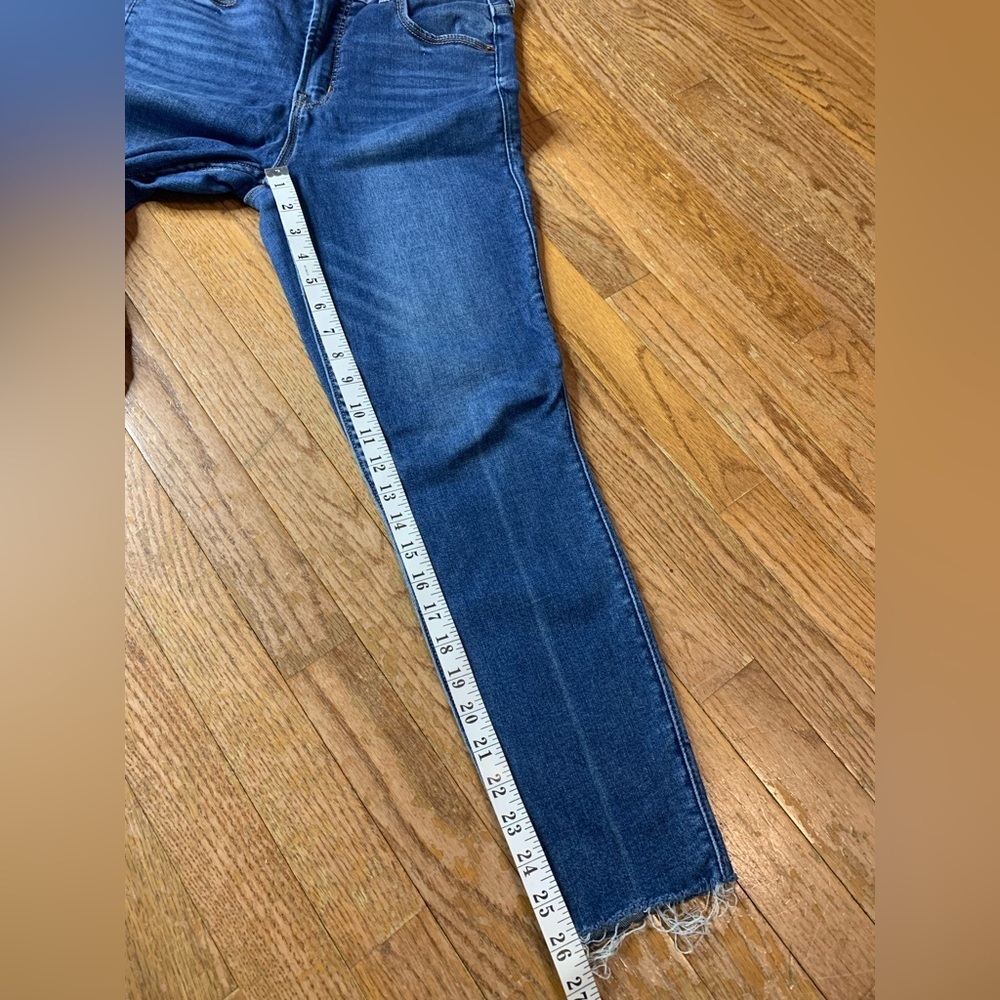 Old Navy Extra High-Rise Rockstar Super Skinny Jeans - 8 - Picture 6 of 8